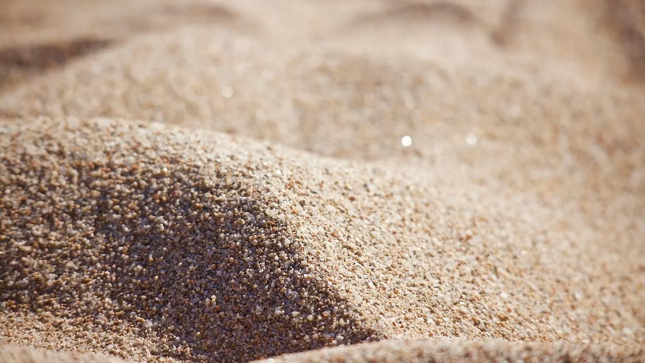 Казахстан больше России покупает песок у Кыргызстана 