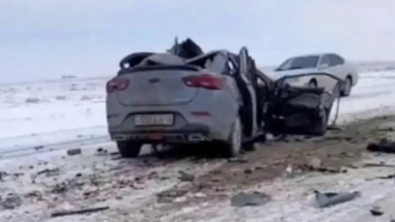 ШҚО-да жүк көлігі мен жеңіл көлік соқтығысып, 3 жолаушы қаза тапты