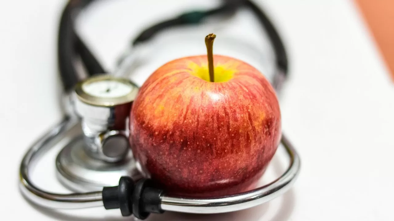 Топ-5 финансово поддержавших медиков регионов Казахстана  