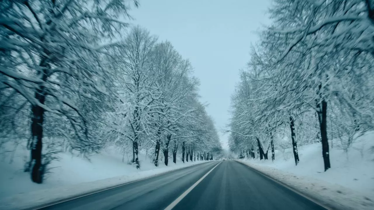 В двух областях Казахстана ограничили движение на трассах 
