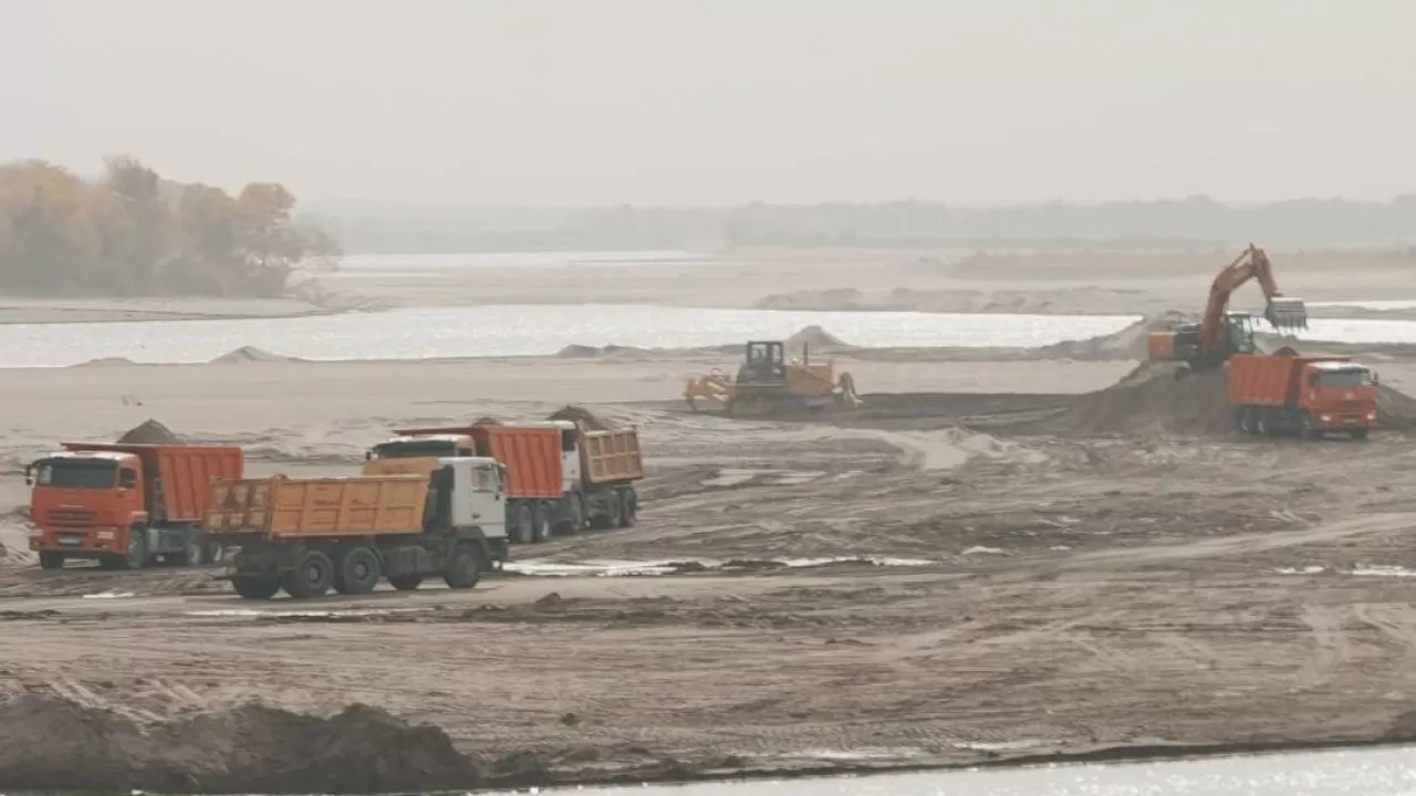 Көксарай су реттегішінен 60 мың текше метр құм мен қиыршық тас шығарылды