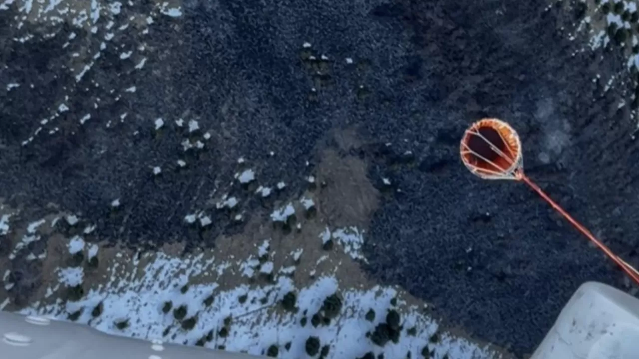 Қазақстандық құтқарушылар құрғақ шөпті сөндіру үшін тікұшақты пайдаланды