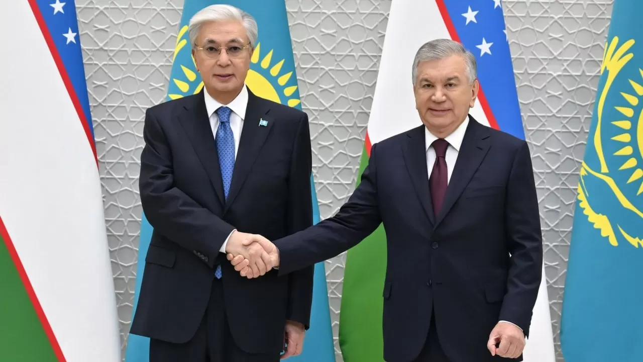 Укрепление сотрудничества в приоритетных направлениях обсудили Токаев и Мирзиёев