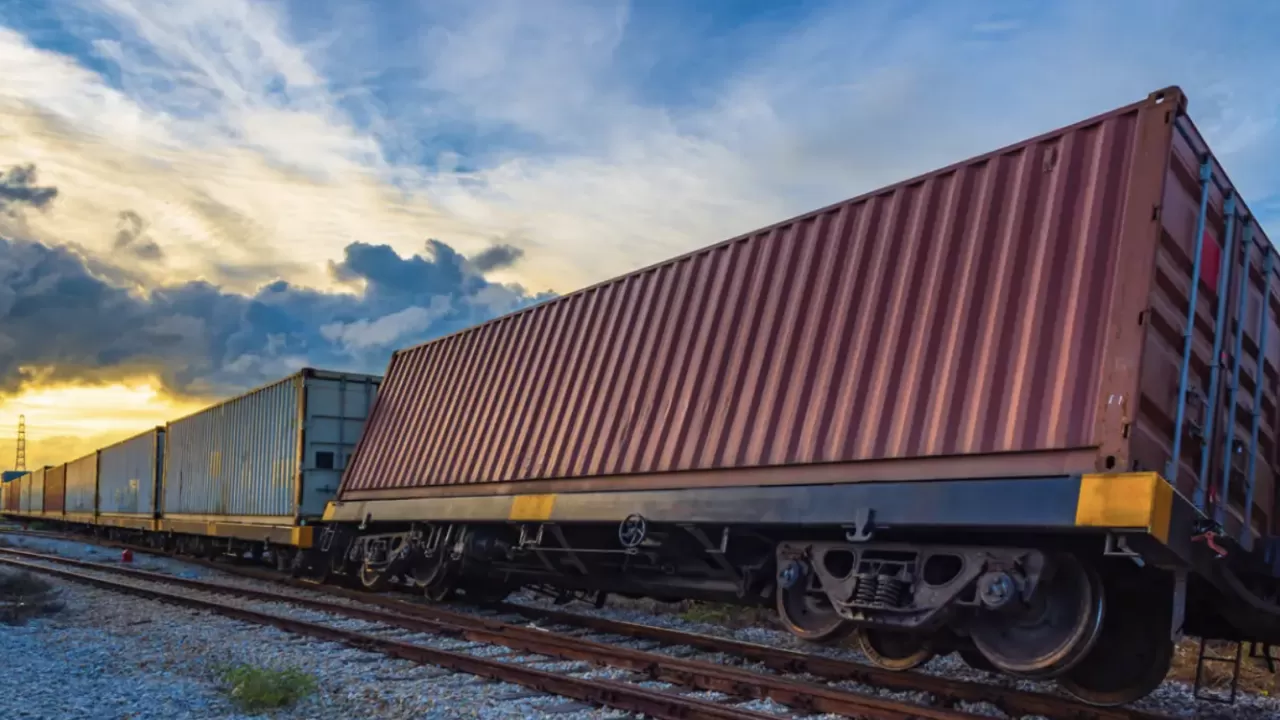 Ақмола облысында 8 вагон рельстен шығып аударылып қалды