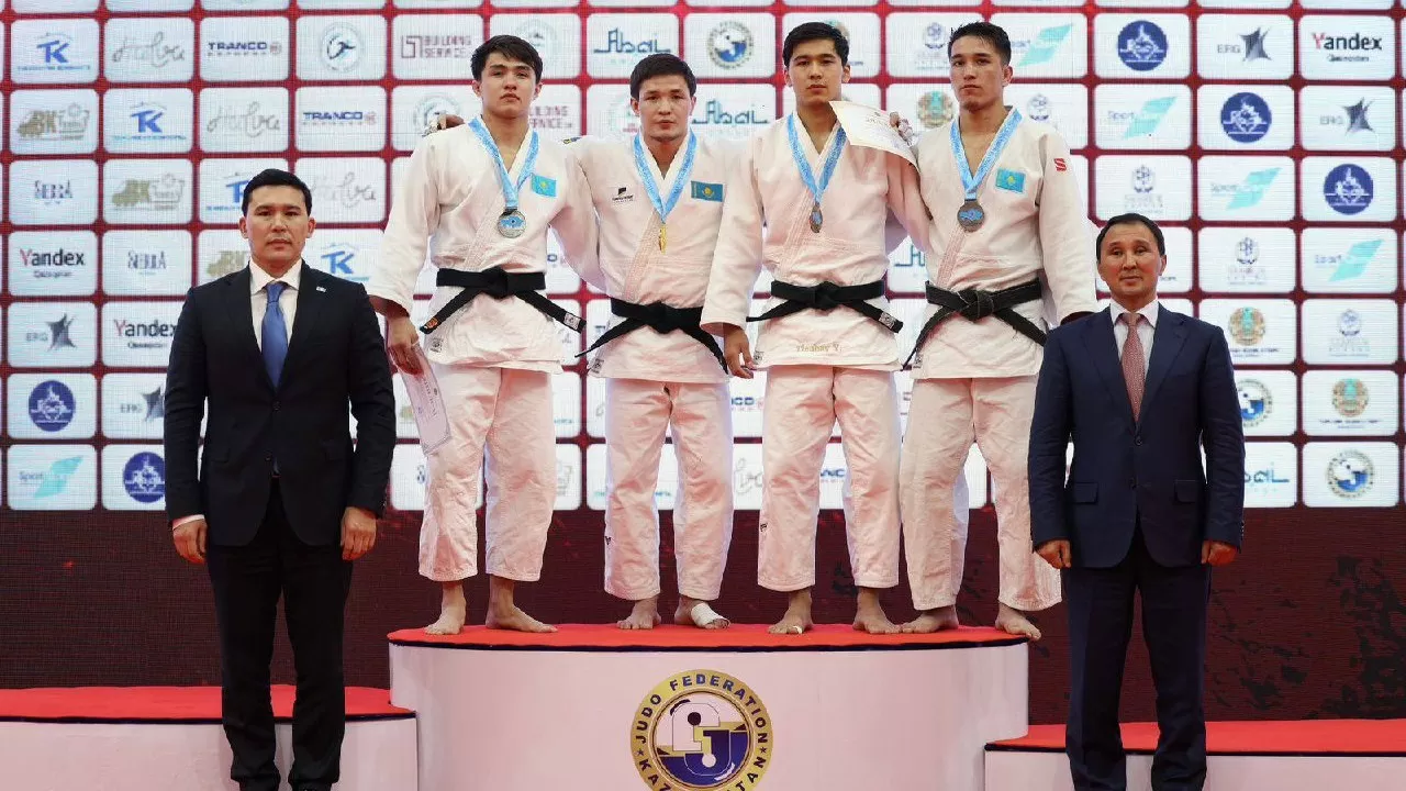 Мырзабосынов вручил первые награды лучшим дзюдоистам Казахстана 