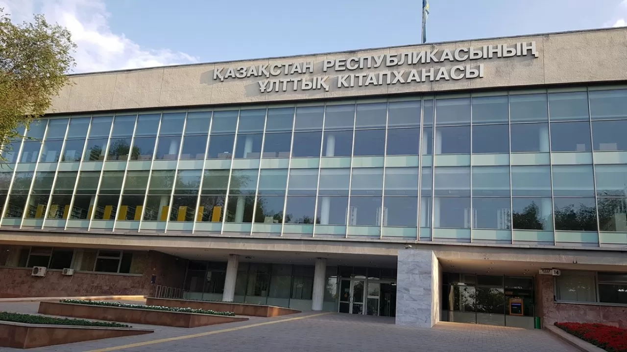 Нацбиблиотека ответила на опасения о закрытии научного кабинета Мухтара Ауэзова 