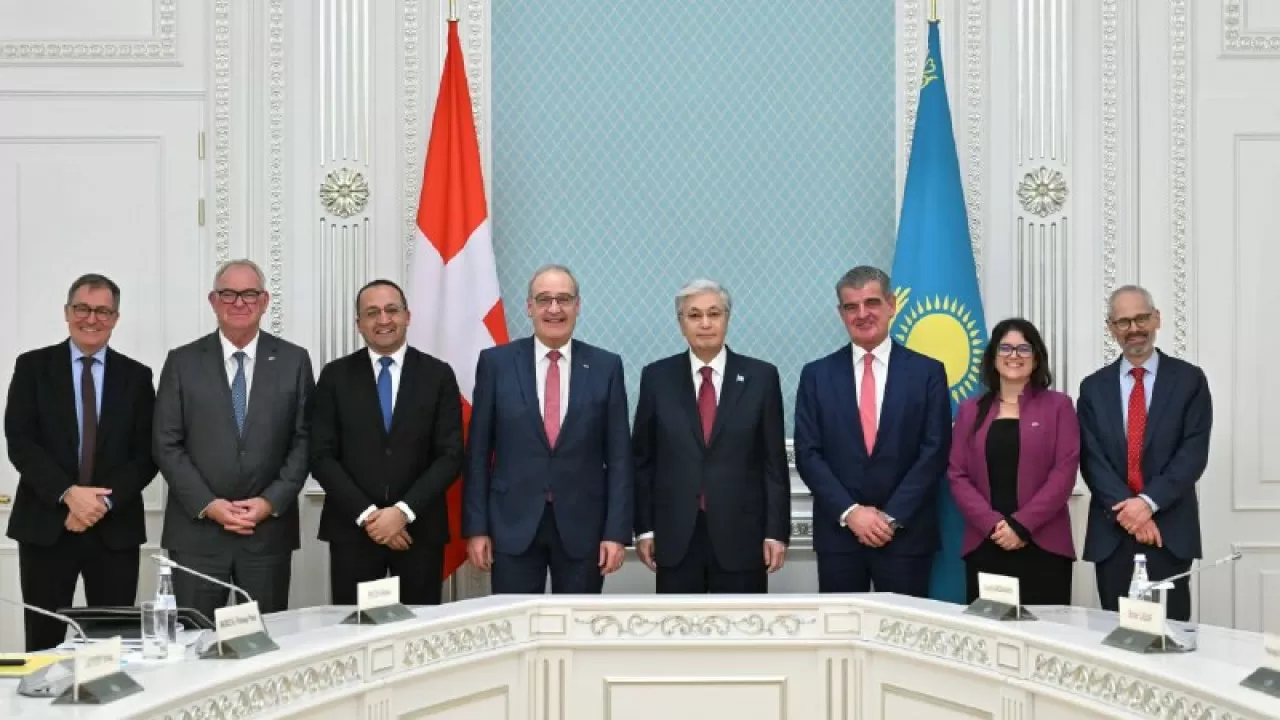 Токаев сообщил, что в Казахстане действуют почти 400 швейцарских компаний и СП