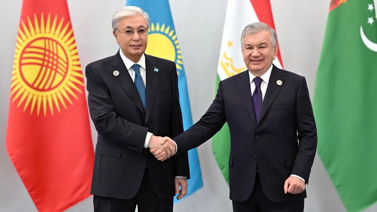 Токаев прибыл в Конгресс-центр Ташкента