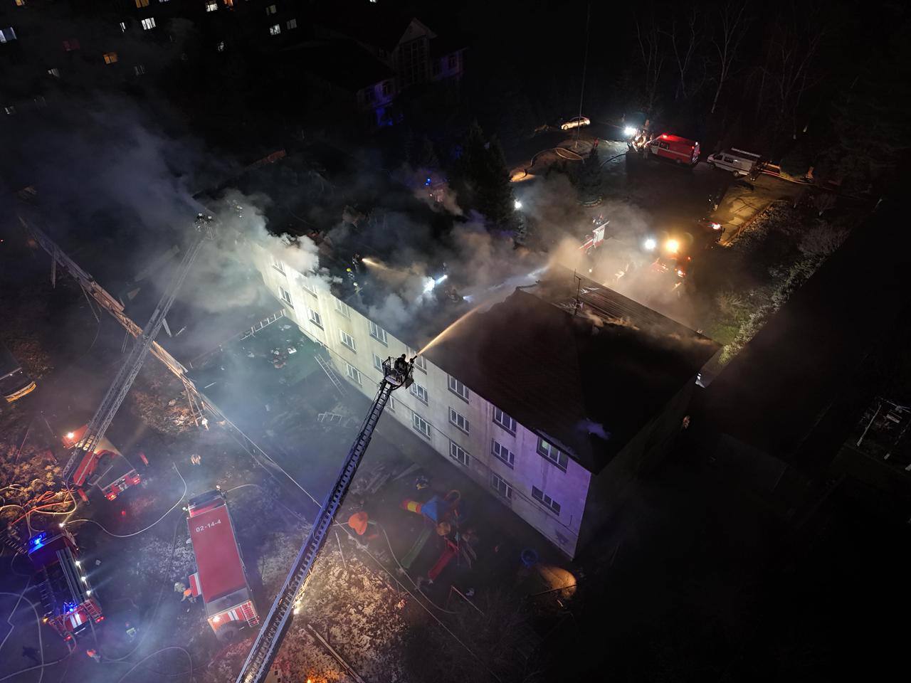 Сильный пожар в детском доме Алматы: огонь охватил 1000 квадратов