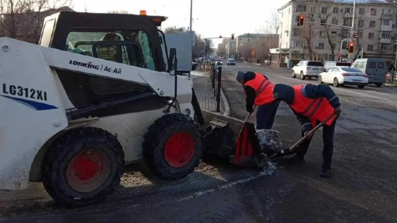 Астанада қар күреу жұмысына 2 800-ден астам жол жұмысшылары тартылды