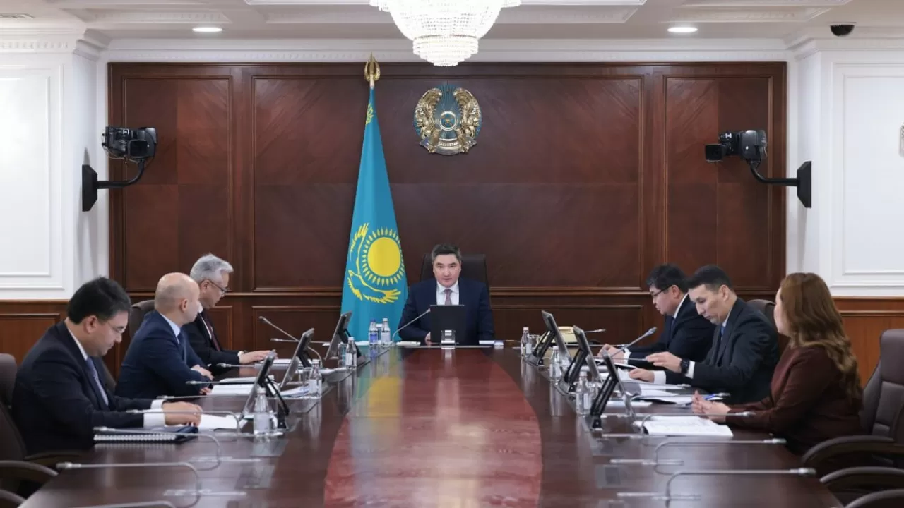 Олжас Бектенов резко раскритиковал забюрократизированность Kazakh Invest 