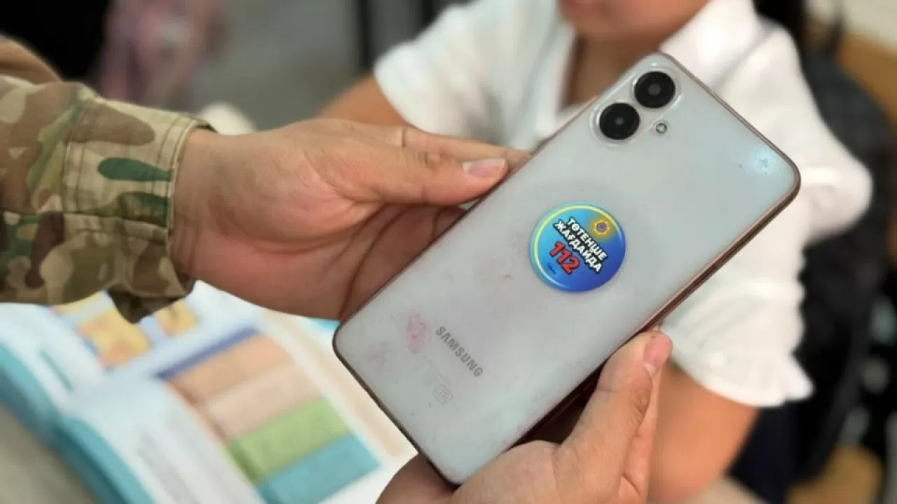 В школах и на площадях РК спасатели обучают правилам безопасности 