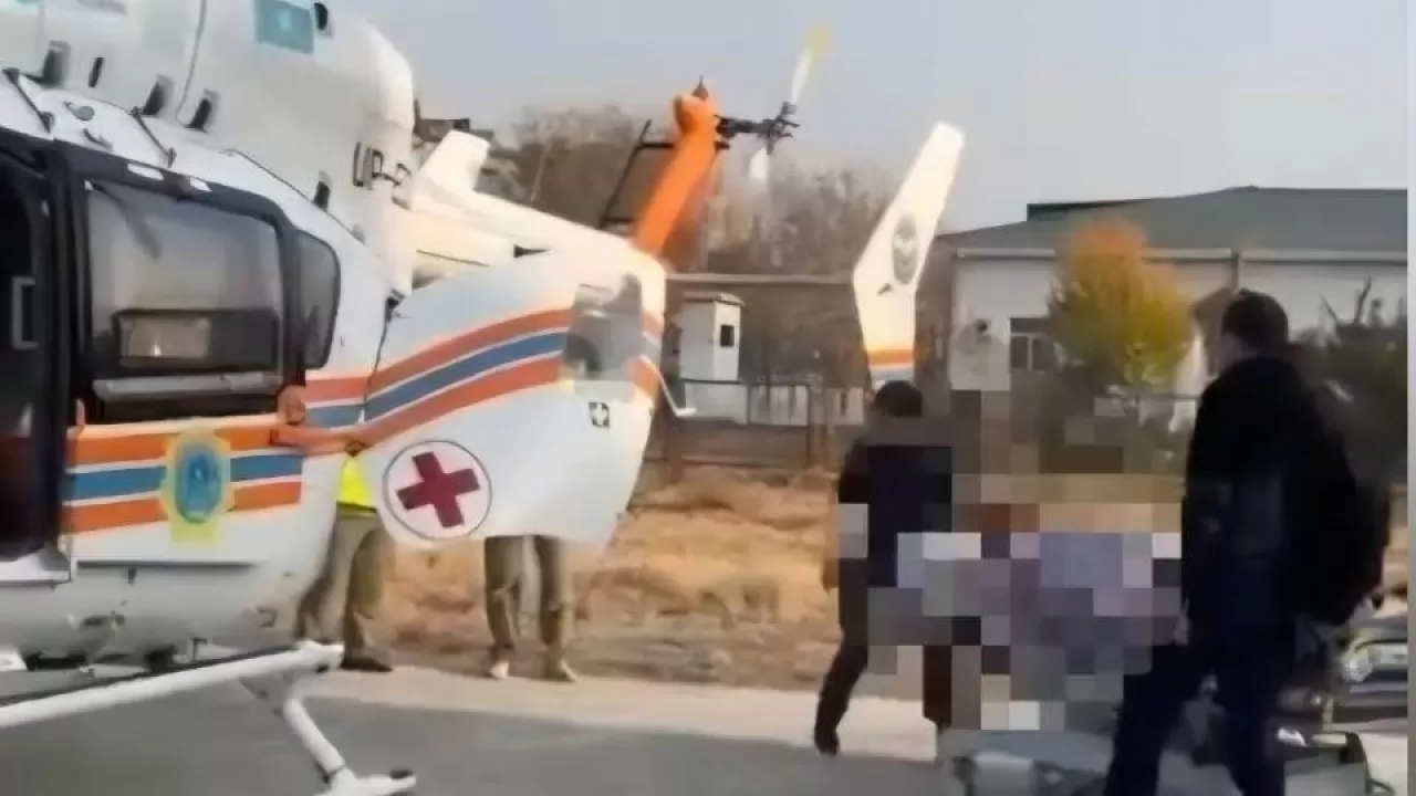 Пострадавшего при пожаре в селе Алгабас мужчину доставили в Шымкент 