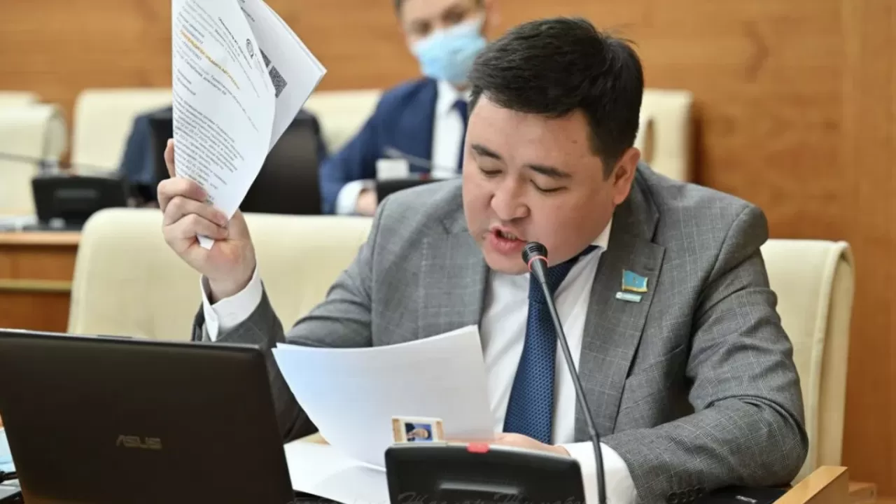 Жалақысын уақытында алмаған азаматтар тамақты несиеге алуға мәжбүр – депутат