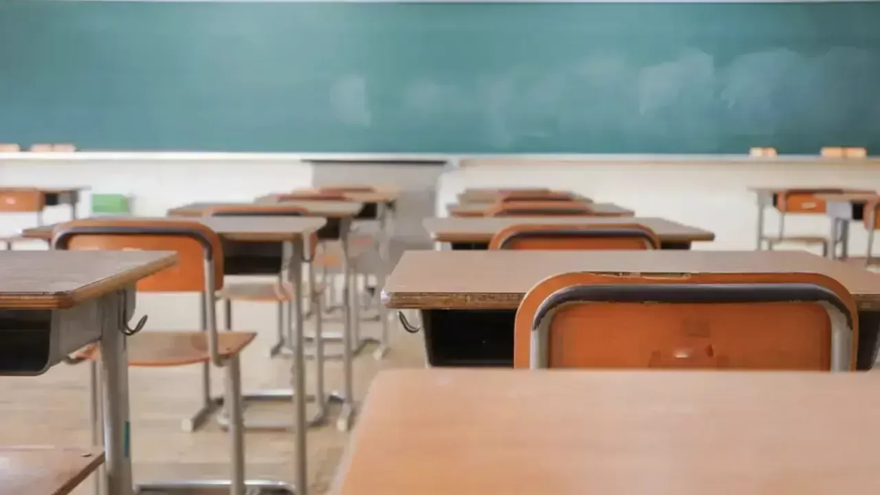 Түркістанда "әдепке қайшы әрекеті" үшін жұмысынан кеткен мұғалім мектепті сотқа берген