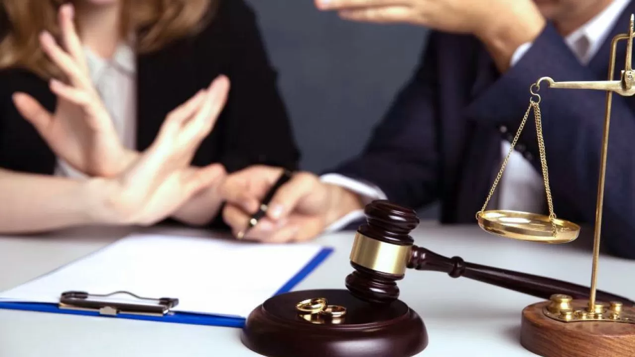 Азаматтық некедегі әйелінің жағын сындырған шымкенттік тұрғын сотталды