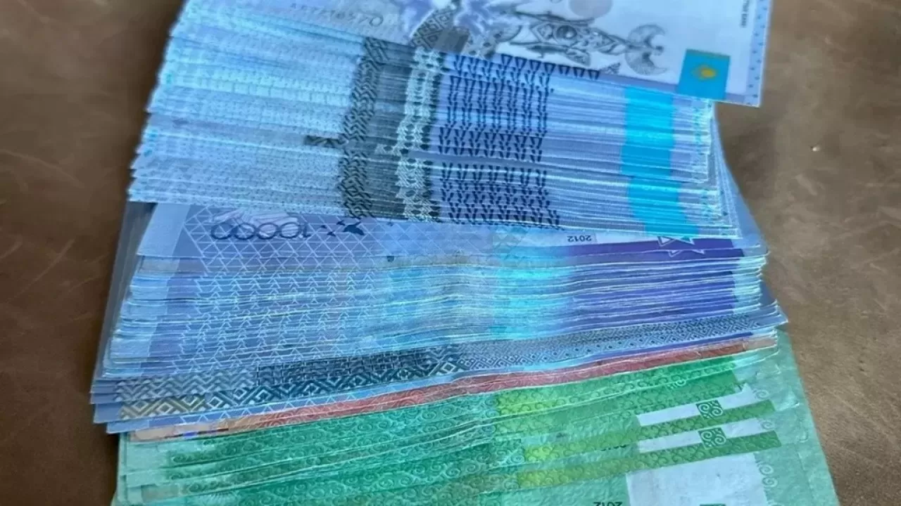 Директор казахстанского колледжа заработал миллионы на фиктивных студентах