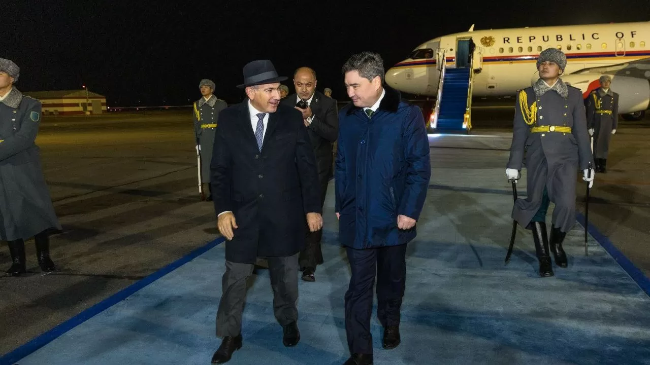Бектенов встретил в Астане своего коллегу из Армении