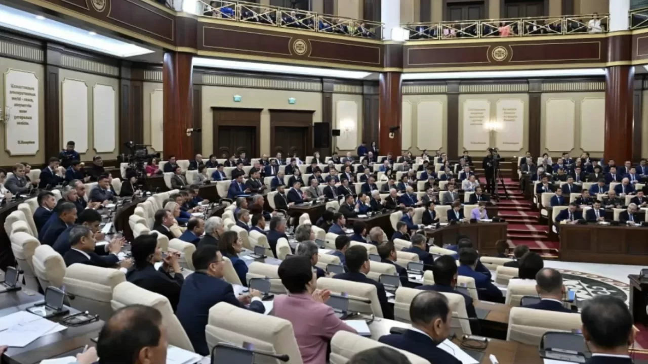 Сенат фонограмманы пайдалануды тыйым салатын заңды Мәжіліске қайтарды