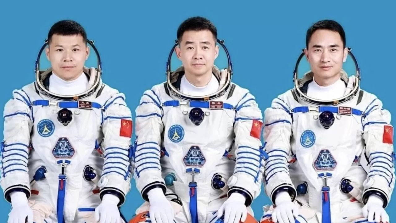 Ғарышта қалып қойған қытайлық тайконавттар Жерге оралды