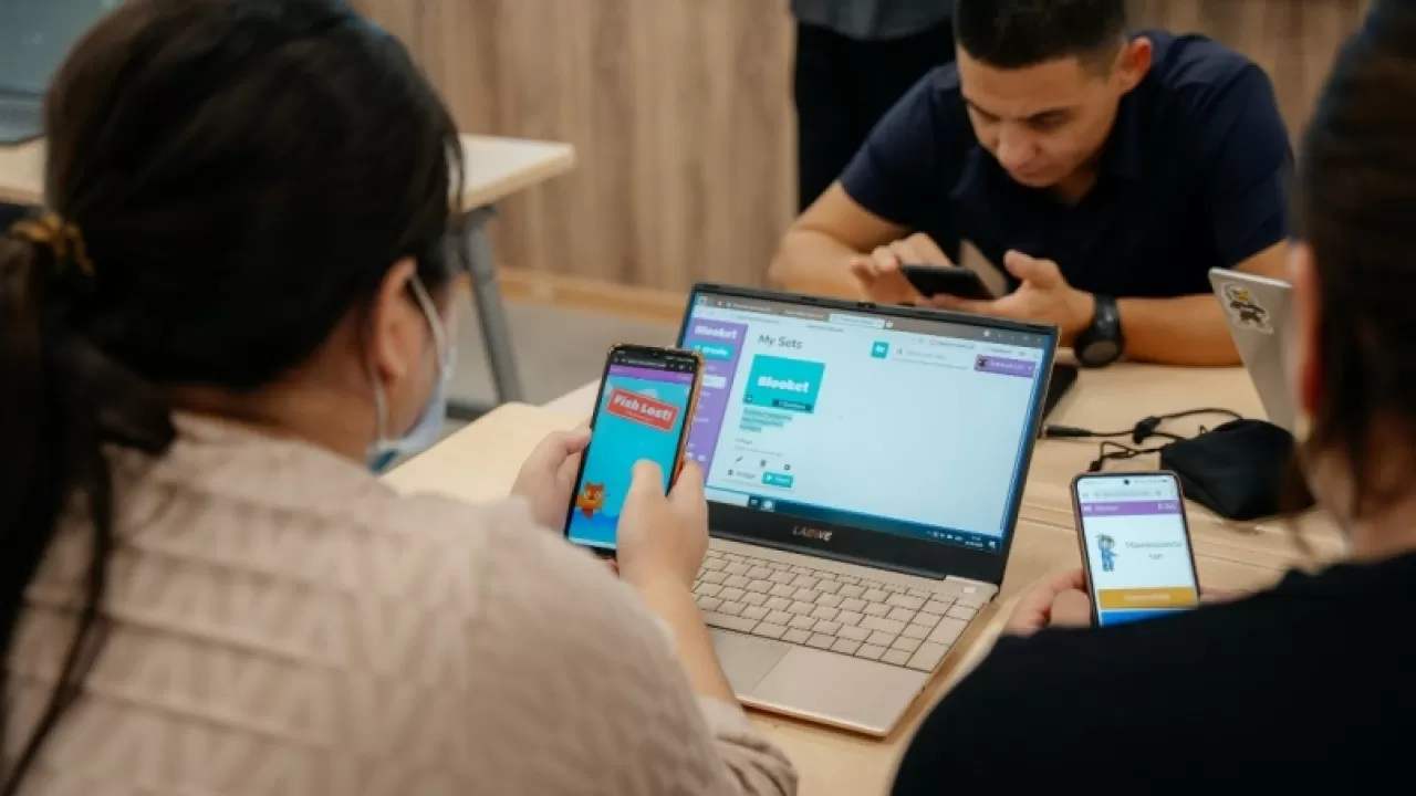 Учителя Мангистауской области осваивают искусственный интеллект на практике 