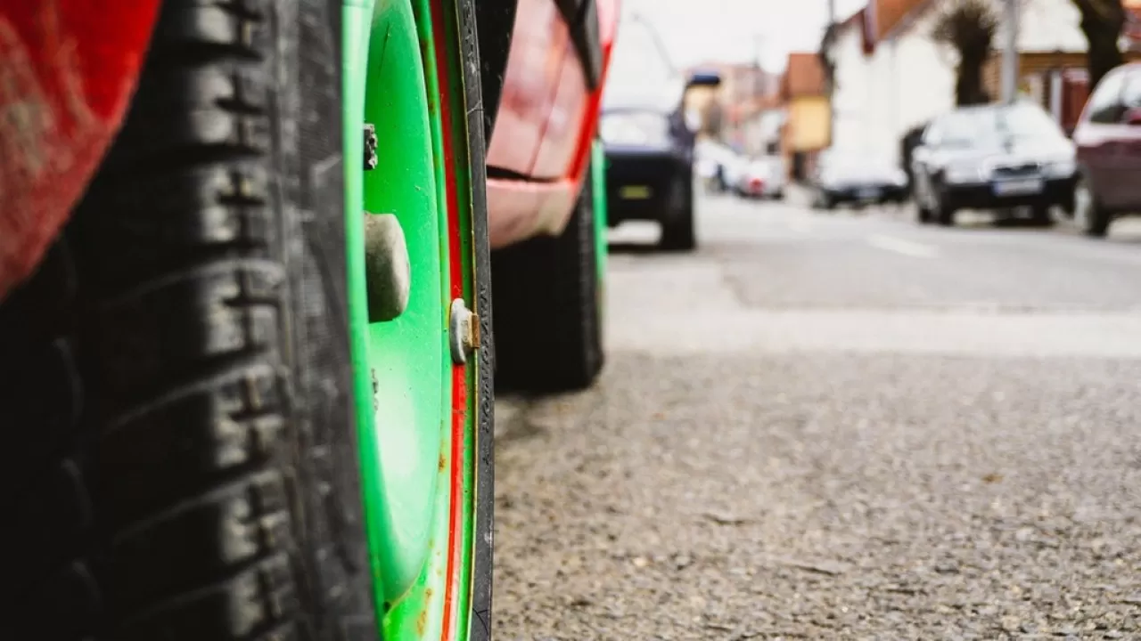 В одной из стран Европы можно зарядить электромобиль на ходу 