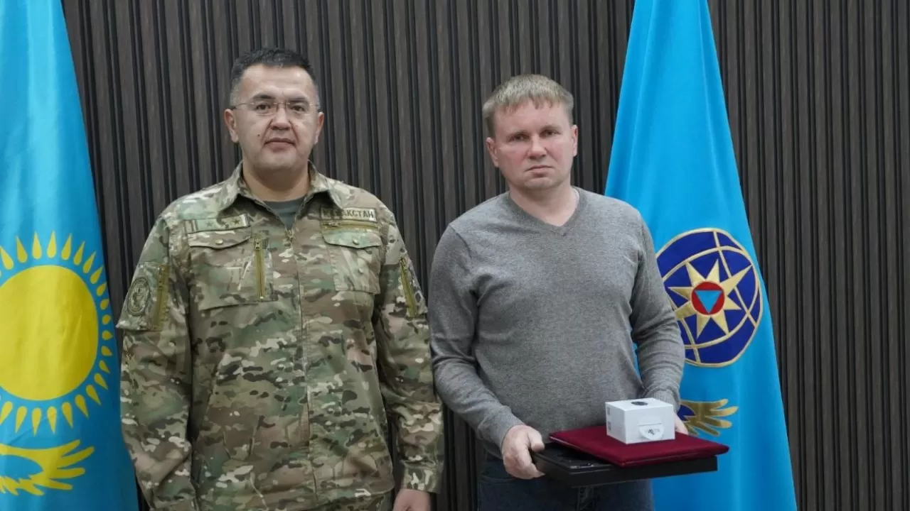 Көкшетауда 3 баланы құтқарып қалған тұрғын марапатталды