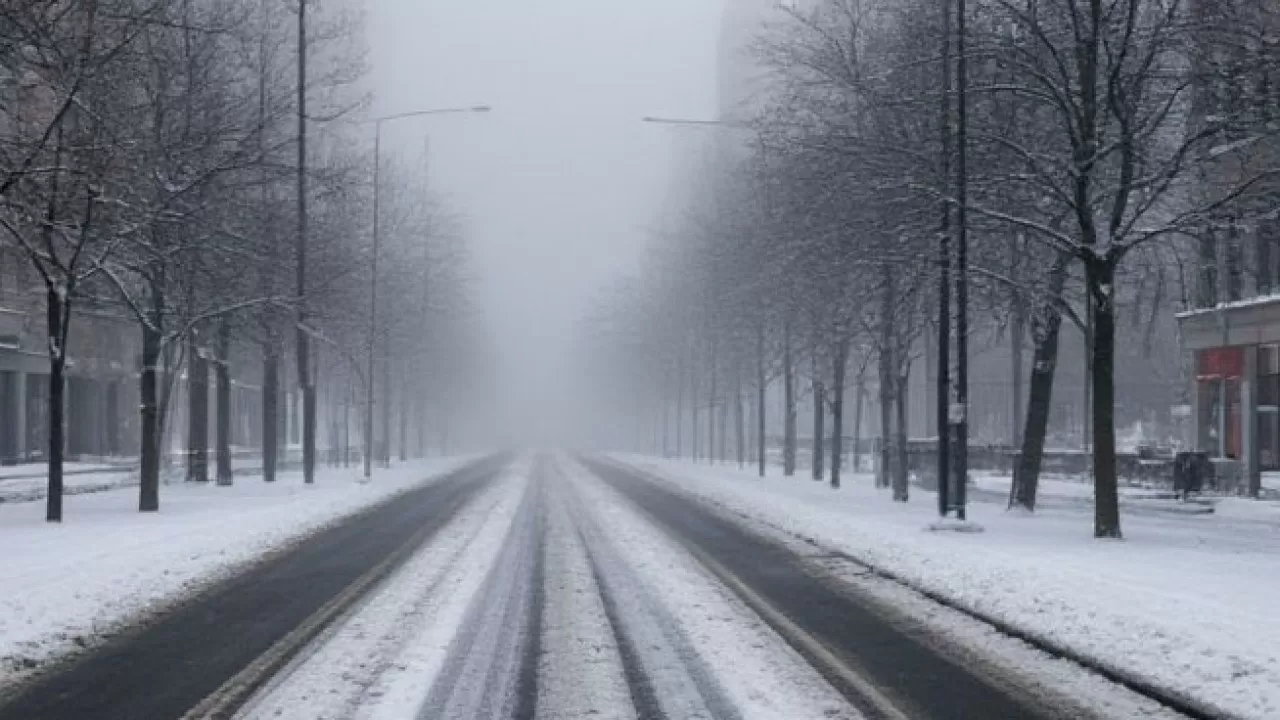 Штормовое предупреждение объявлено в регионах Казахстана