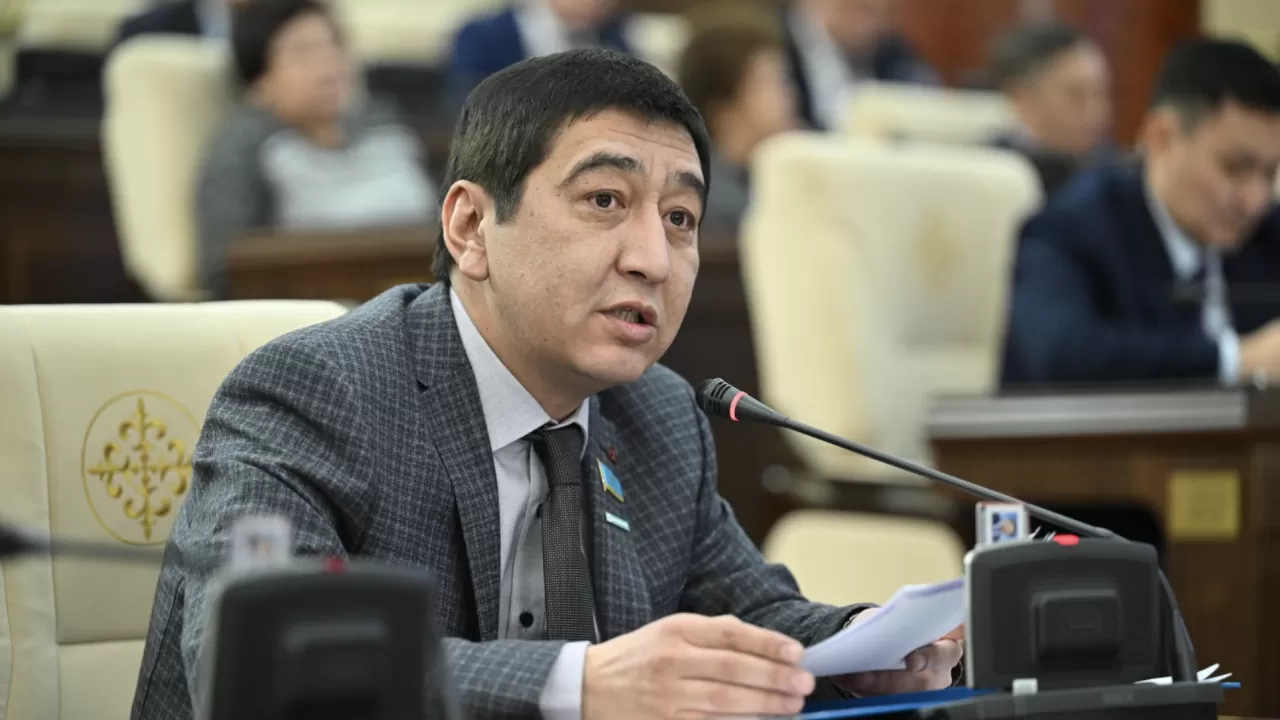 "Жедел жәрдем көліктерінің 70 пайызы тозып кеткен": Ринат Зайытов мәселе көтерді