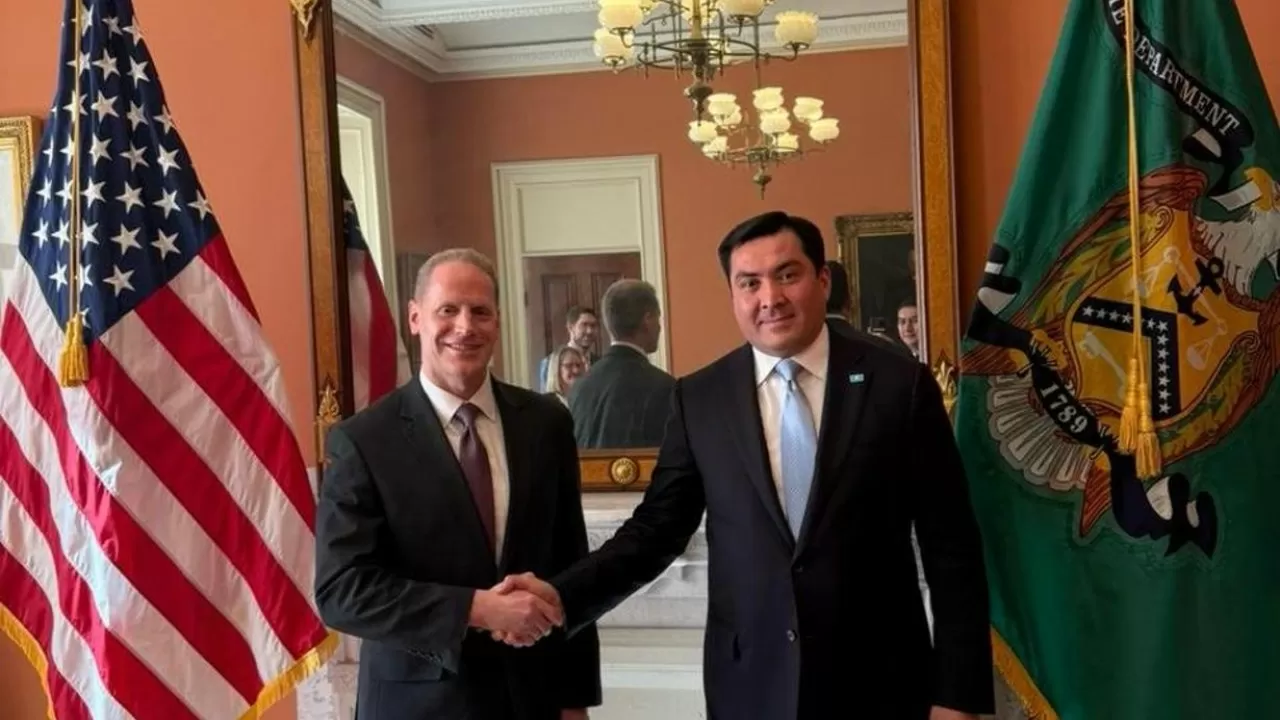 Глава минэнерго обсудил в США последствия санкций для экономики РК