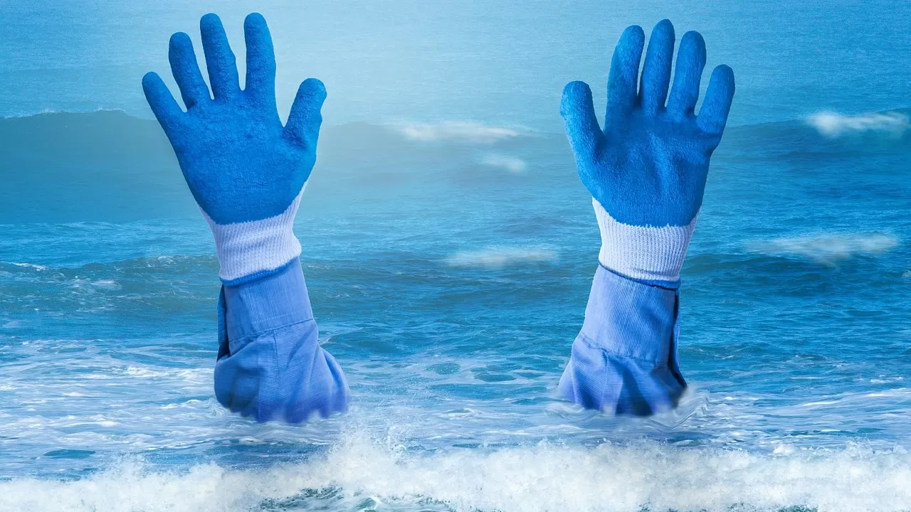 Мужчина едва не утонул в реке Урал  