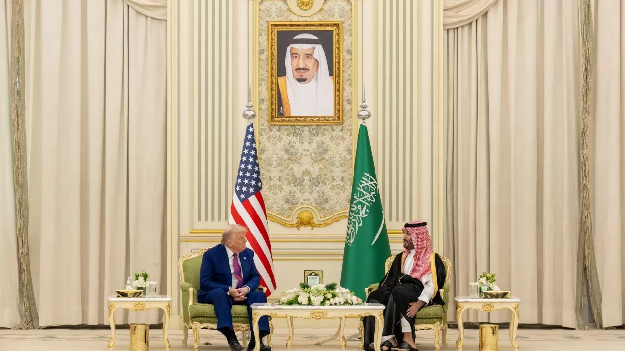 Сауд Арабиясы АҚШ-қа "сан жетпес" көлемдегі инвестиция құюға уәде берді 