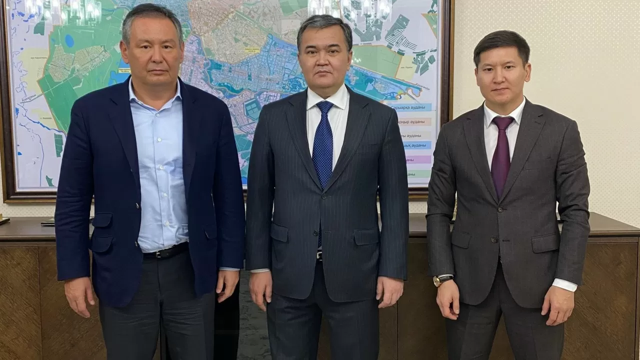 Аким Астаны обсудил с президентом ФНТ чемпионат мира по настольному теннису