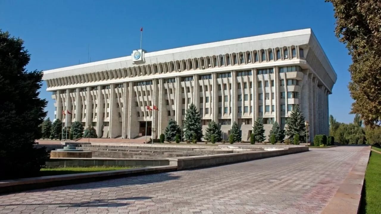 Кыргызстан приглушит освещение некоторых госучреждений для экономии