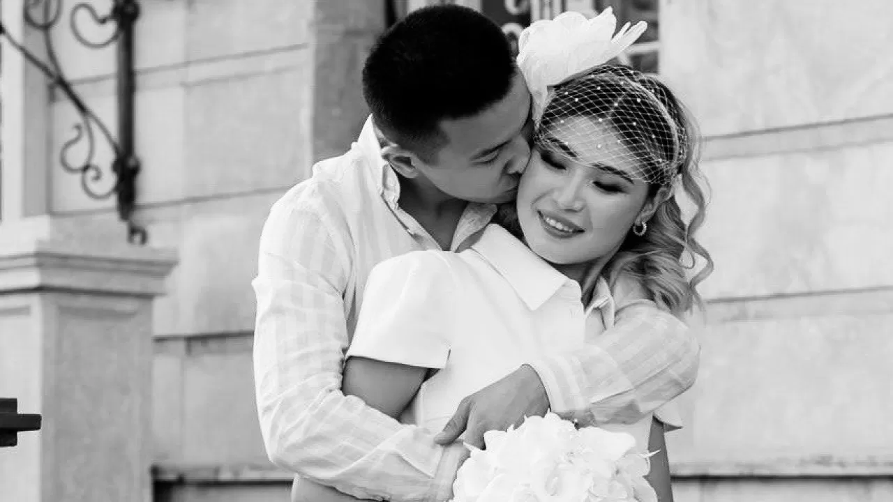 "Мәңгі жанымдасың, жүрегімдесің": Астанада көз жұмған фельдшердің күйеуі жантебірентерлік жазба жариялады