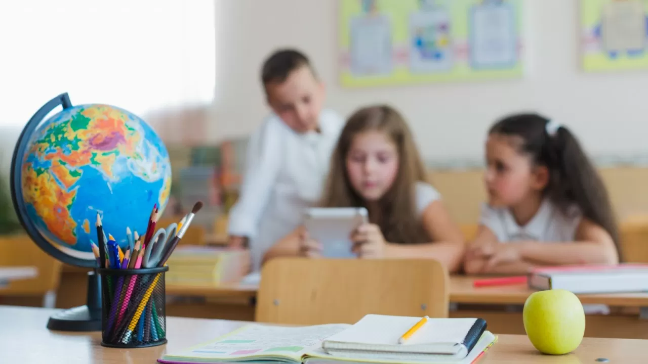 Девочку из Казахстана не берут в школу в России