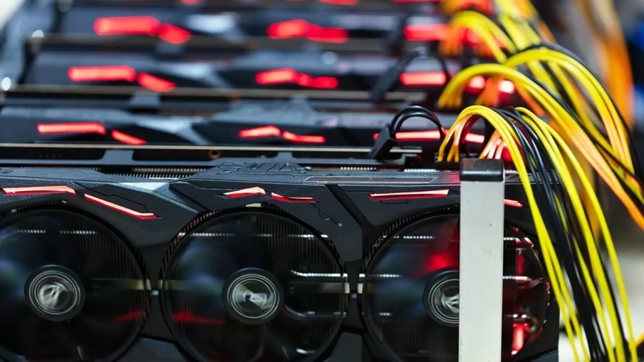 Зачем сосед Казахстана отключил все майнинг-фермы