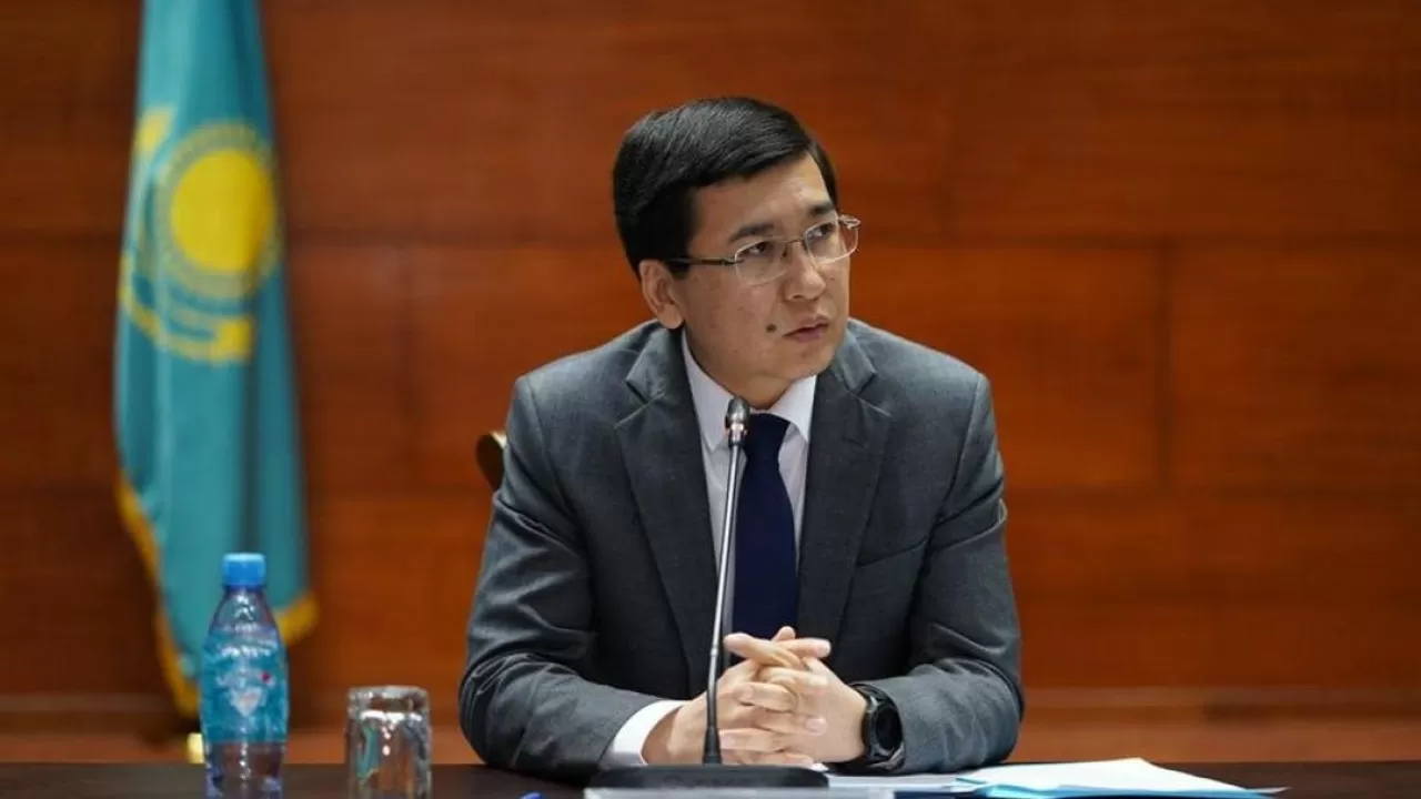 Асхат Аймағамбетов мектептерде телефонға тыйым салудың оң жақтарын атады