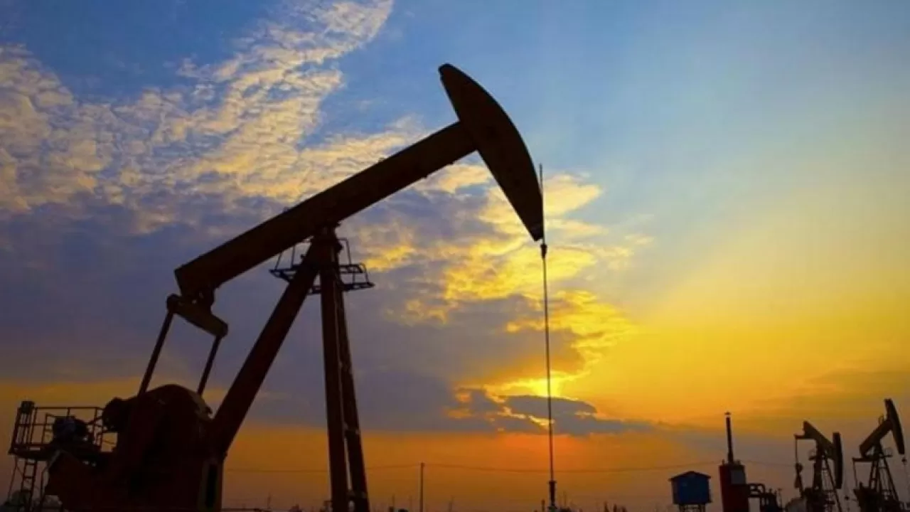 Нефть растет в преддверии крайнего срока отмены санкций США 