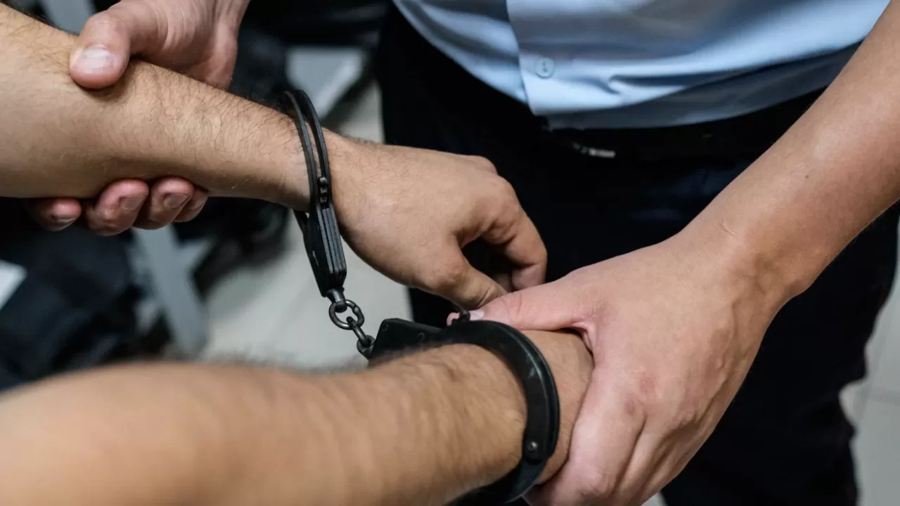 Алматыда ер адам әлеуметтік желіде тараған видеодан кейін қамауға алынды   