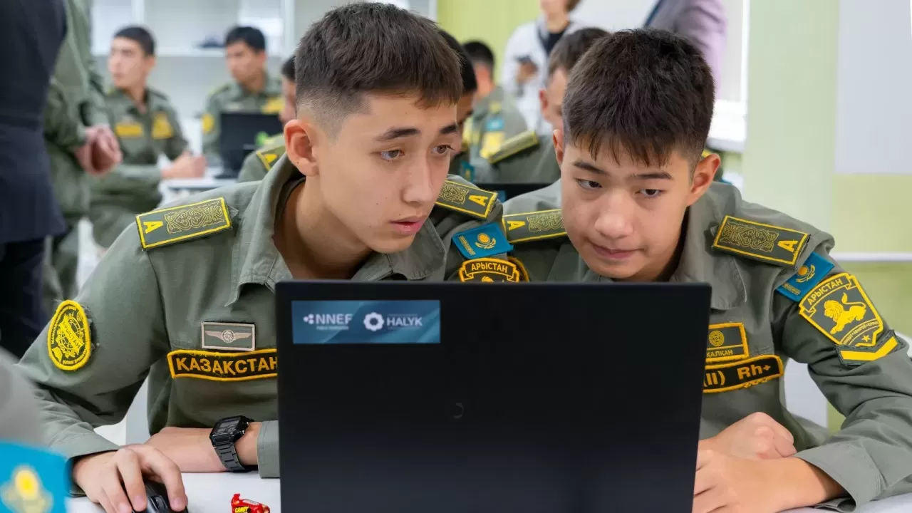 Основам кибербезопасности и конструирования дронов учат в лицее "Арыстан" 