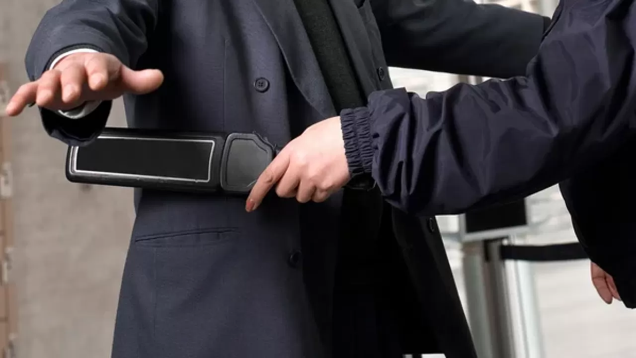Металлоискателем будут проверять посетителей крупных ТРЦ в Казахстане