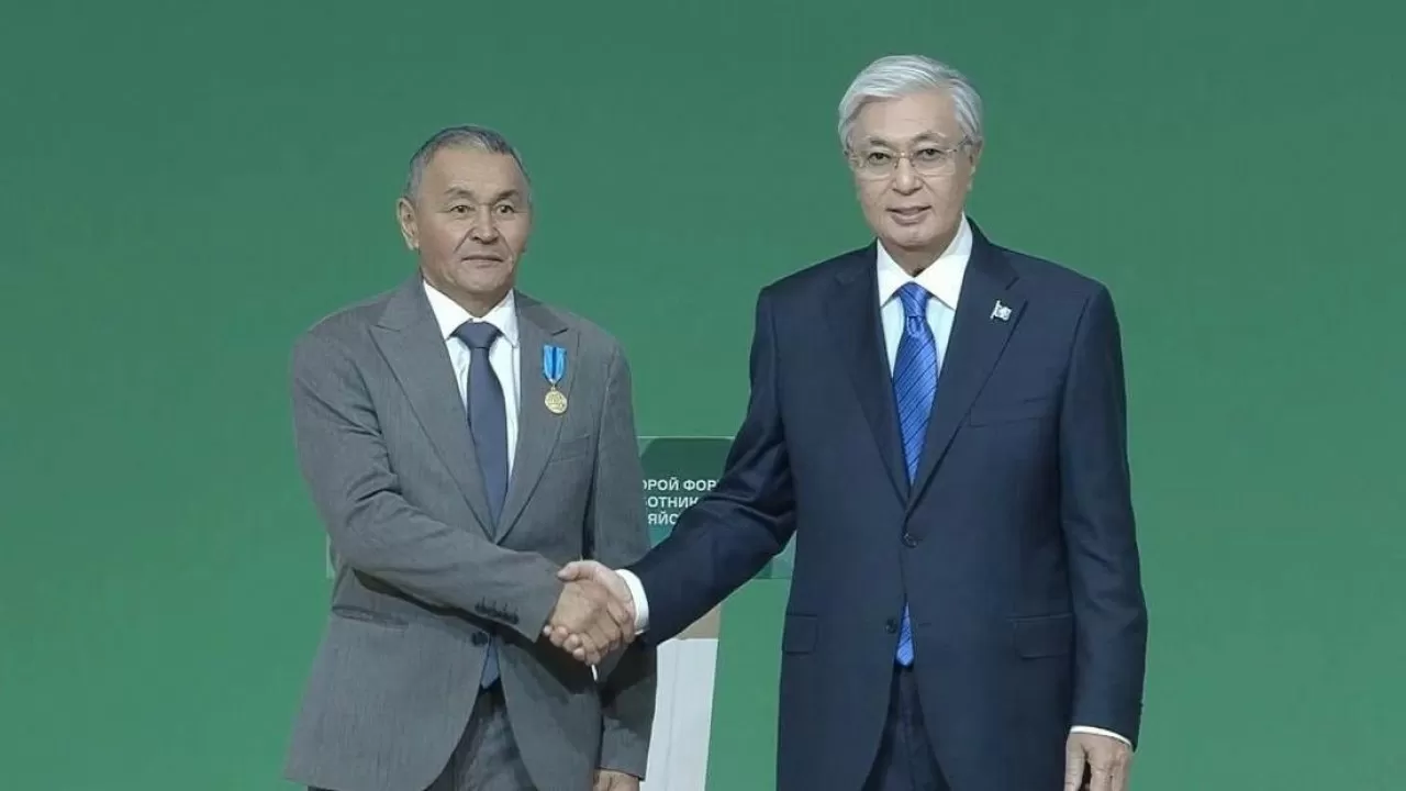 Ұлытаулық еңбеккер Президент қолынан "Ерен еңбегі үшін" медалін алды