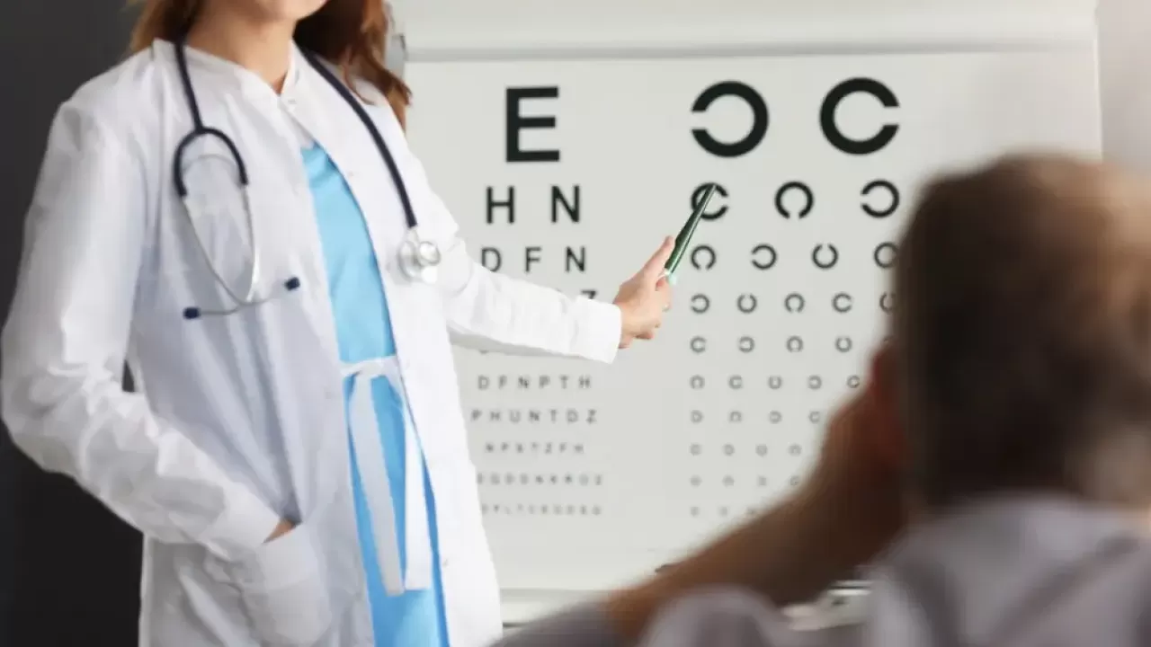 После зубов — за глазами: казахстанцы ринулись снимать пенсионку