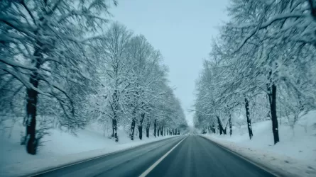 В двух областях Казахстана ограничили движение на трассах 