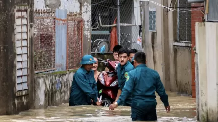 Вьетнамда нөсер жаңбыр мен су тасқынынан 40-тан астам адам қаза тапты