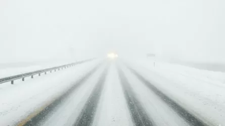 Непроглядный туман, метели и гололед: объявлено штормовое предупреждение