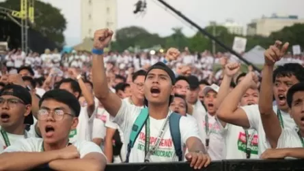 Сотни тысяч людей вышли на митинг против коррупции на Филиппинах 