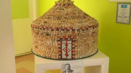 Ақтөбеде оқушылар 4 мың асықтан киіз үй макетін жасады