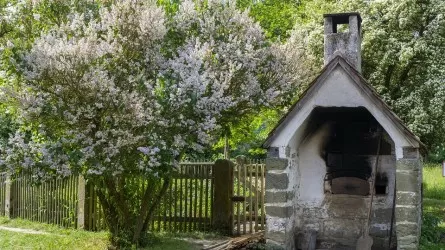 Спасатели выкладывали печи прямо на улице в Талдыкоргане  